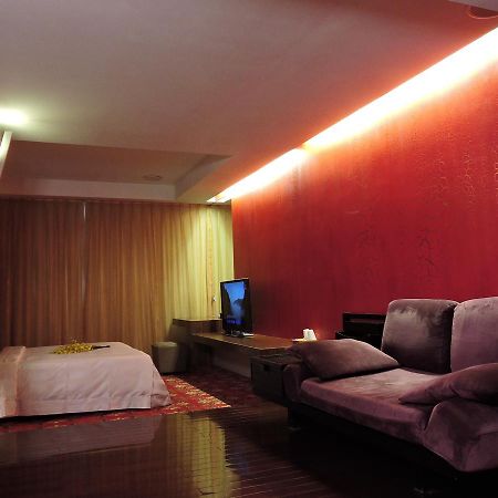 Edinburgh Motel Tainan Zewnętrze zdjęcie