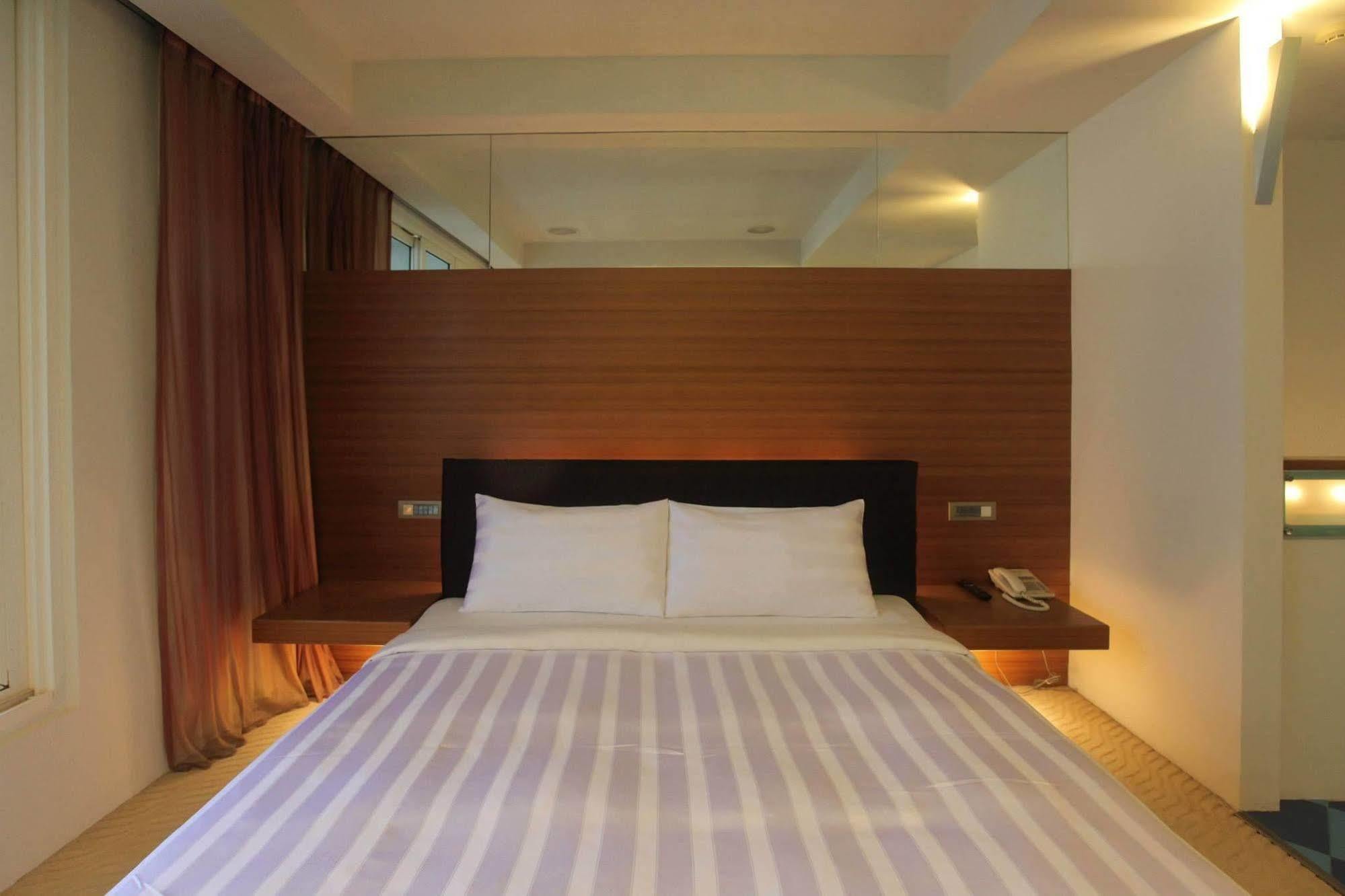 Edinburgh Motel Tainan Zewnętrze zdjęcie