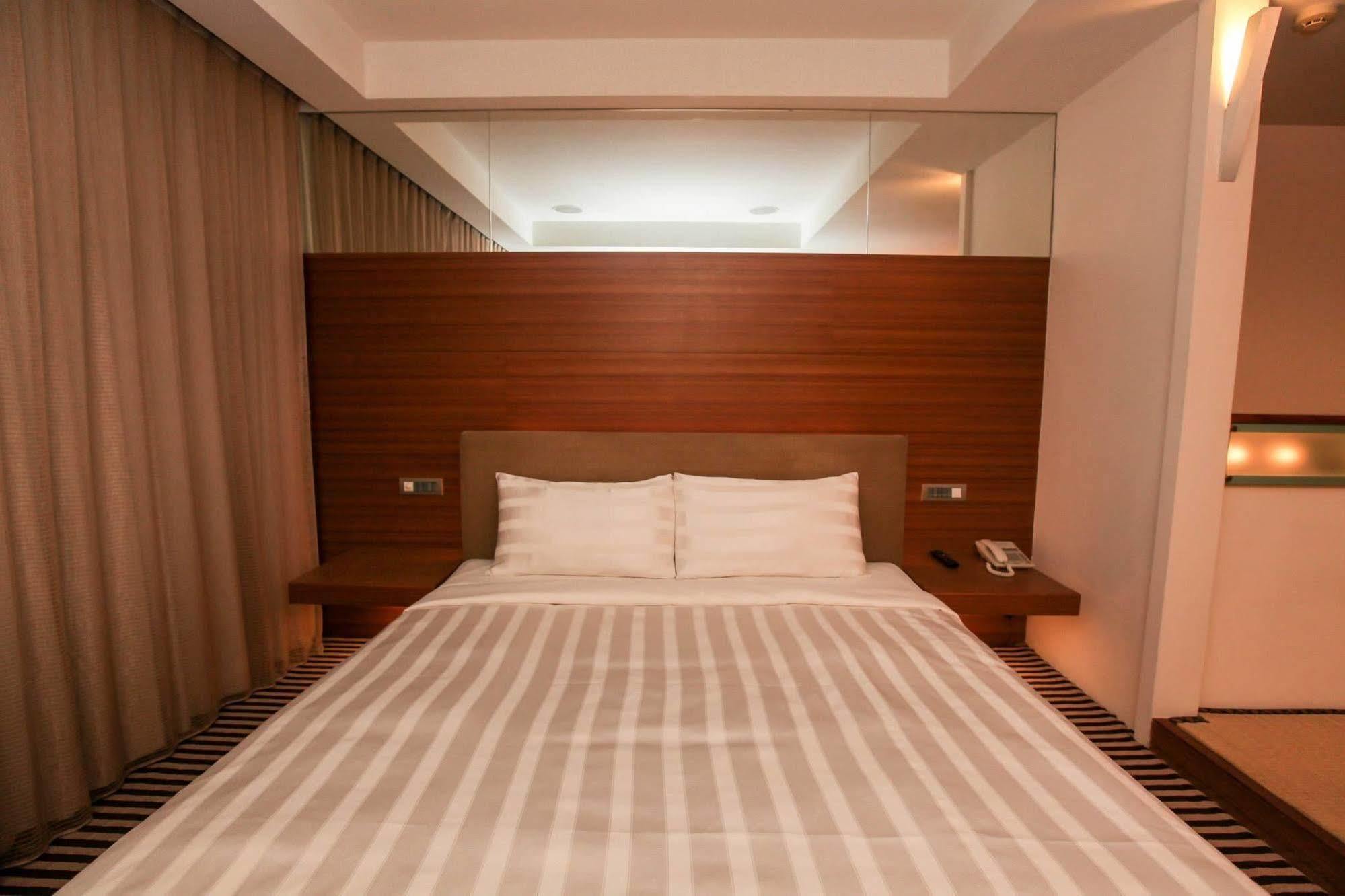 Edinburgh Motel Tainan Zewnętrze zdjęcie